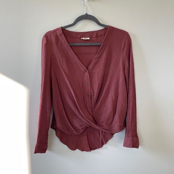 A.N.A. Rose Crepe Twist Hem Button Down S - Picture 6 of 10